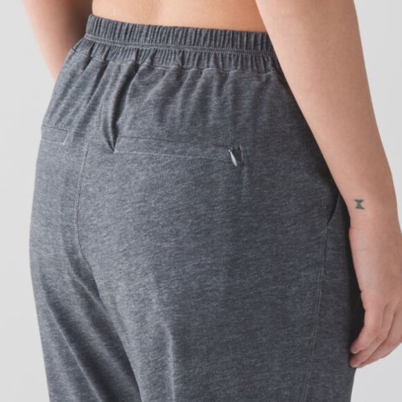 Lululemon Coal Grey & go Keepsake Studio Jogger Tech Pants sz 4 - Picture 16 of 16